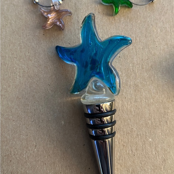 Glass Star Wine Stopper with Charms and gift box - Picture 4 of 5